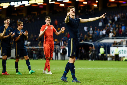 s Sauli Väisänen jublar med publiken (ej i bild) efter fotbollsmatchen i kvalet till Europa League mellan AIK och Zeljeznicar den 20 juli 2017 i Stockholm.
