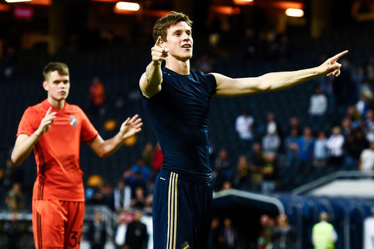 s Sauli Väisänen jublar med publiken (ej i bild) efter fotbollsmatchen i kvalet till Europa League mellan AIK och Zeljeznicar den 20 juli 2017 i Stockholm.