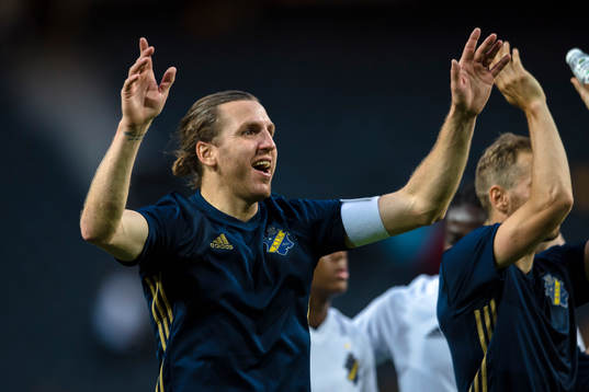 s Nils-Eric Johansson tackar publiken efter  fotbollsmatchen i kvalet till Europa League mellan AIK och Zeljeznicar den 20 juli 2017 i Stockholm.