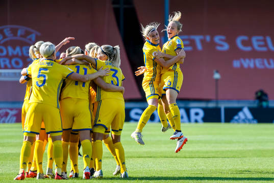 Sveriges Olivia Schough och Magdalena Eriksson  jublar