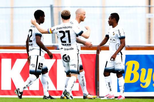 Häckens Chisom Egbuchulam , Rasmus Lindgren och Alexander Farnerud jublar efter 0-1 av Nasiru Mohammed