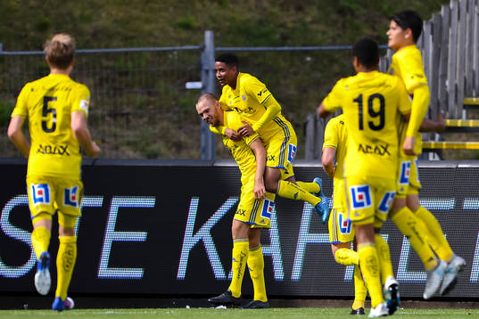 Sundsvalls Marcus Danielson jublar efter 2-2