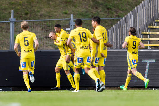 Sundsvalls Marcus Danielson jublar efter 2-2