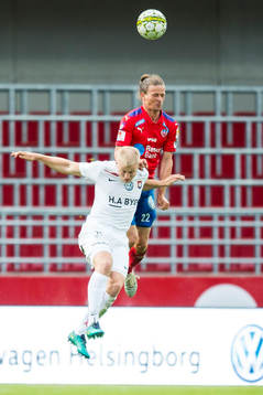 Örgrytes Daniel Paulson i nickduell med Helsingborgs Jesper Lange