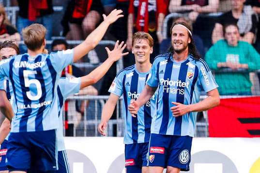 Djurgårdens Jonas Olsson jublar efter 3-0