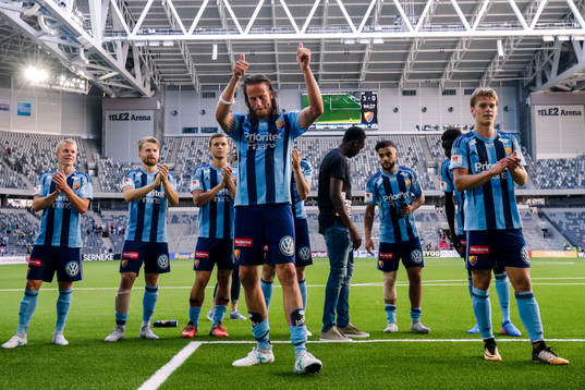 Djurgårdens Jonas Olsson tackar publiken