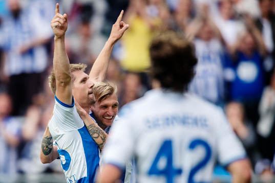 IFK Göteborgs Mikael Boman jublar med Sebastian Eriksson