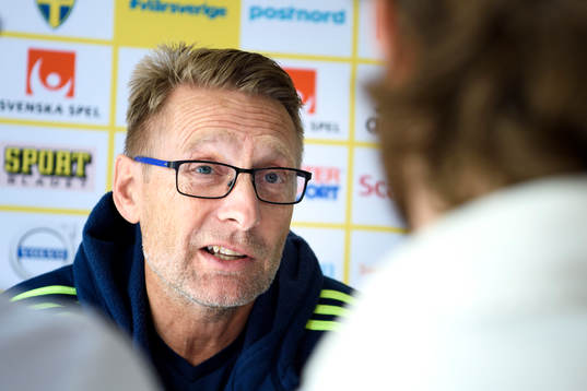 Sveriges italienbevakare Thomas Dennerby blir intervjuad