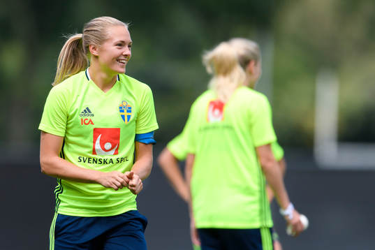 Magdalena Eriksson på en träning med det svenska landslaget