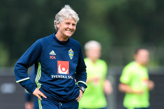 Förbundskapten Pia Sundhage på en träning med det svenska landslaget