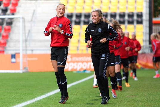 Sanne Troelsgaard på en träning med det danska landslaget