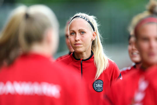 Line Röddik Hansen på en träning med det danska