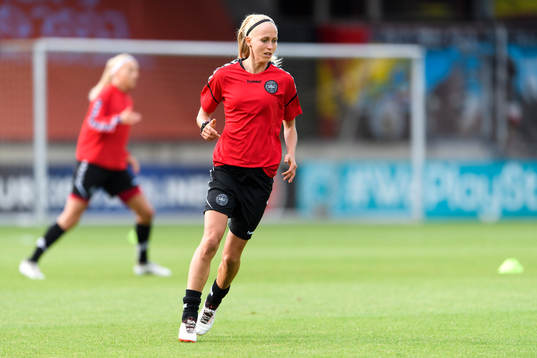 Line Röddik Hansen på en träning med det danska