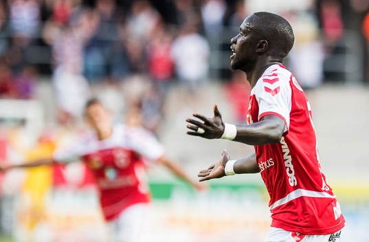 Kalmars Papa Alioune Diouf jublar