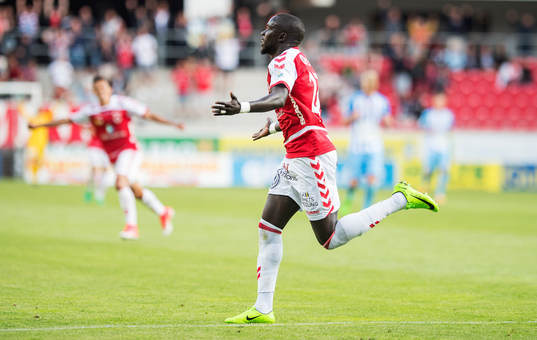 Kalmars Papa Alioune Diouf jublar