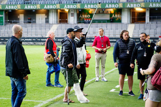 GAIS tränare Bosko Orovic jublar med publiken