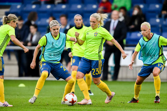 Sveriges Olivia Schough , Elin Rubensson och Caroline Seger före matchen mellan Sverige och Italien