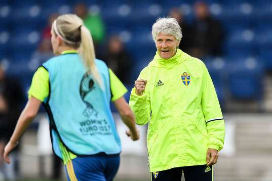 Sveriges förbundskapten Pia Sundhage före matchen mellan Sverige och Italien