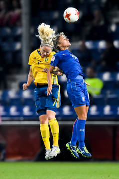 Sveriges Lisa Dahlkvist och Italiens Martina Rosucci   i