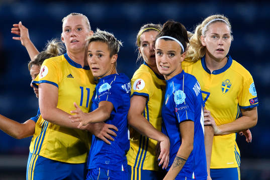 Sveriges Stina Blackstenius, Italiens Federica Di Criscio,