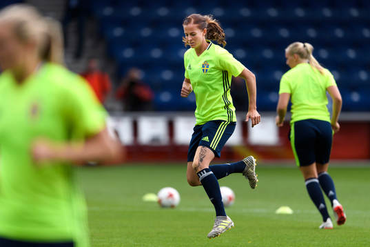 Lotta Schelin på en träning med det svenska landslaget