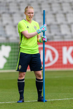 Målvakt Hedvig Lindahl på en träning med det svenska landslaget