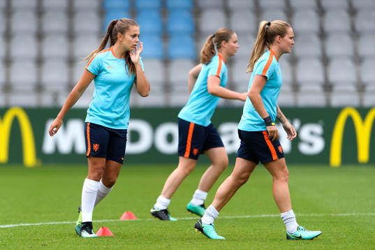 Lieke Martens på en träning med det holländska landslaget