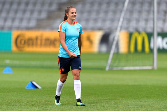 Lieke Martens på en träning med det holländska landslaget