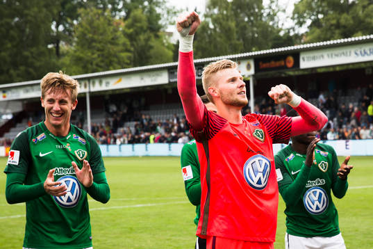 Jönköpings målvakt Anton Cajtoft jublar