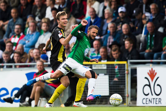 Hammarbys Marcus Degerlund mot Jönköpings Robert Gojani