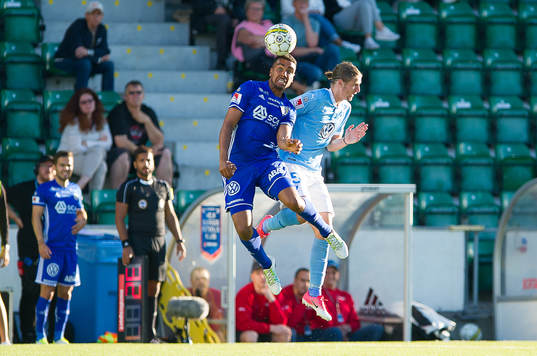 Sundsvalls Noah Sonko Sundberg i nickduell mot Malmö FFs