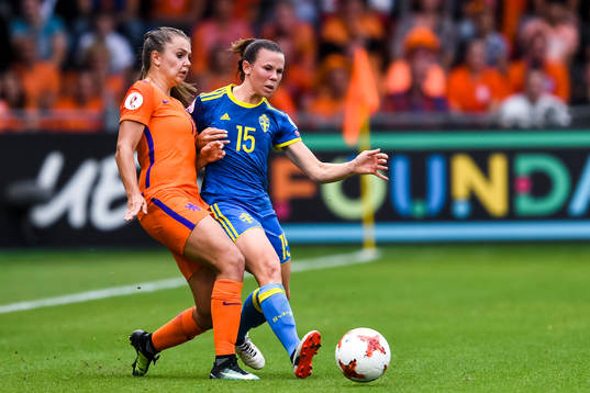 Hollands Lieke Martens och Sveriges Jessica Samuelsson i