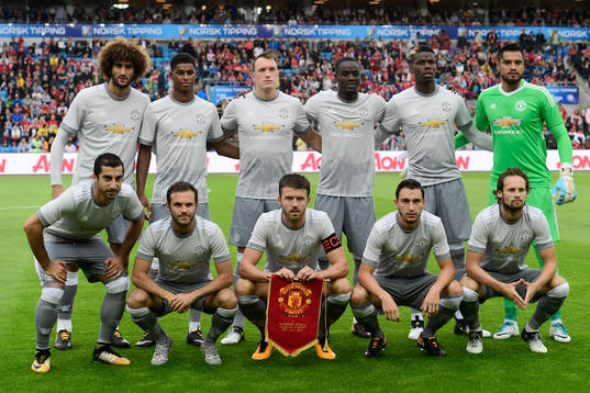 Manchester Uniteds startelva, (övre raden från vänster) Marouane Fellaini, Marcus Rashford,Phil Jones Eric Bailly, Paul Pogba och målvakt Sergio Romero, (nedre raden från vänster) Hgurikh Michitaryan, Juan Mata, Michael Carrick, Matteo Darmian och Daley Blind