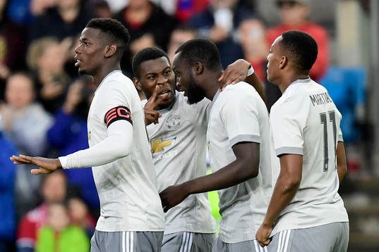 Manchester Uniteds Paul Pogba, Eric Bailly, Romelu Lukako, målskytten till 0-2,  och Anthony Martial jublar