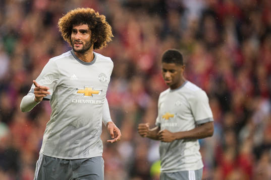 Manchester Uniteds Marouane Fellaini jublar efter att han gjort 0-1-målet