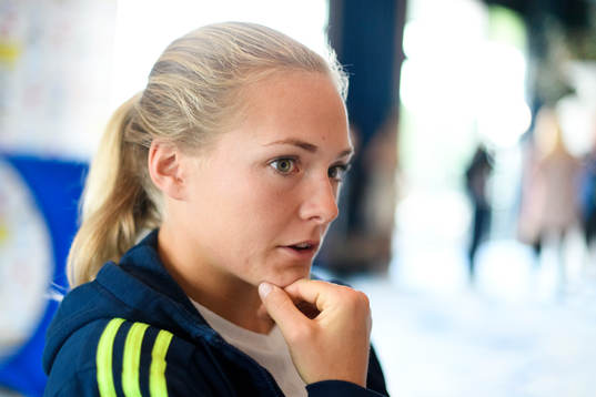 Magdalena Eriksson blir intervjuad på en pressträff med