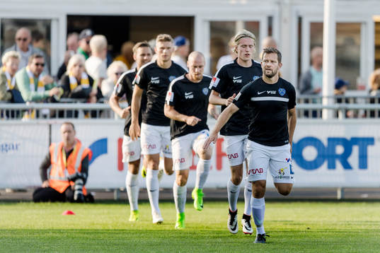 Falkenbergs David Svensson före fotbollsmatchen i