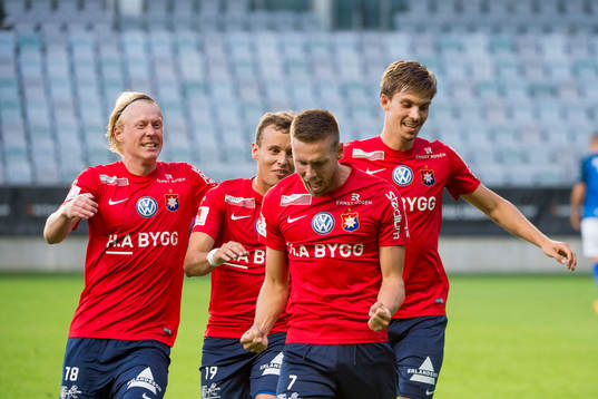 Örgrytes Daniel Sliper gjorde 2-1-målet och jublar med Daniel Paulson, Rasmus och Andernil Bozic