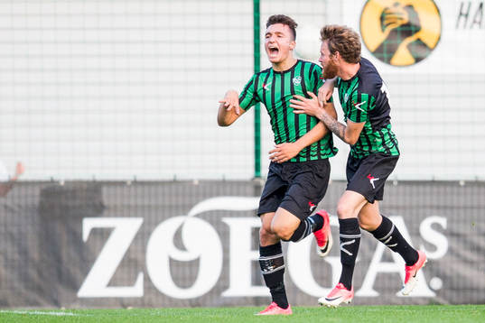 Högaborgs Bleron Zekaj jublar med lagkamrater