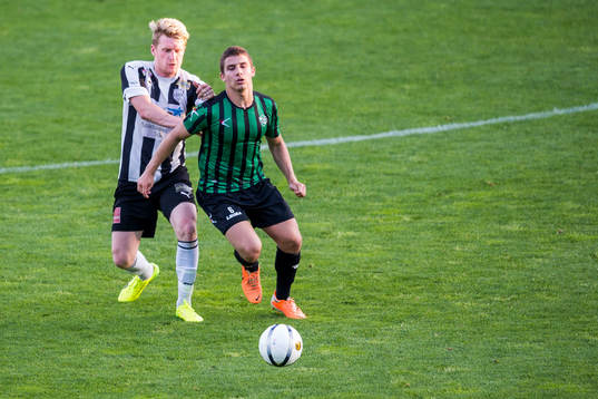 Kågeröds Alexander Bengtsson och Högaborgs Brandon Camacho Sobek 