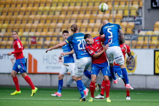 Norrbys Marcus Översjö och Jesper Brandt i nickduell med
