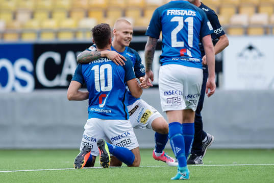 Norrbys Gzim Istrefi och Jesper Brandt jublar