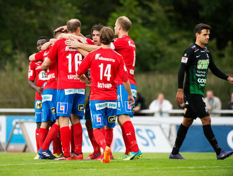 Östers spelare jublar efter 0-2 målet genom Admir Bajrovic
