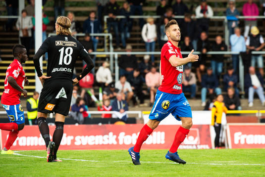 Östers Admir Bajrovic jublar efter sitt 0-2 mål