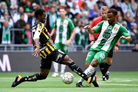 Häckens Mohammed Abubakari och Hammarbys Serge-Junior