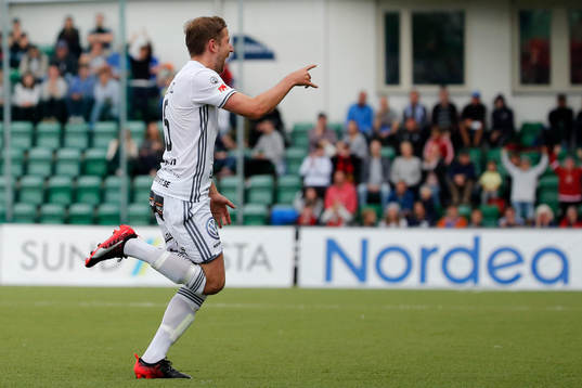 Östersunds Darijan Bojanic jublar efter att han gjort 0-1-målet