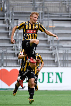 Häckens Juhani Ojala jublar efter att han gjort 0-1-målet 0-1-målet