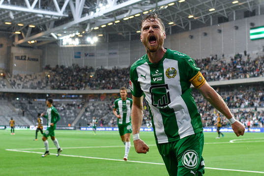 Hammarbys Arnór Smárason jublar efter att han gjort 1-1-målet