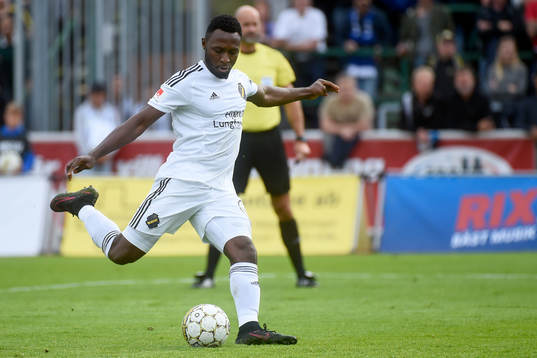 s Chinedu Ogbuke Obasi gör 0-1-målet på straff