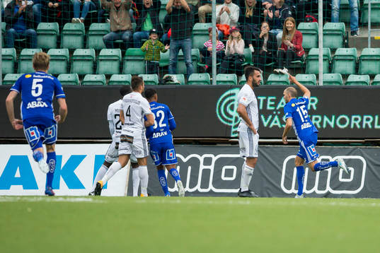 Sundsvalls Marcus Danielson jublar efter 1-1 målet